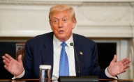 Trump plantea enviar cheques de "reembolso arancelario" a ciudadanos de EU; es una forma de "entregar beneficios" a contribuyentes, dice