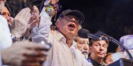 Petro defendió la reforma tributaria con pulla a los medios: “Señores riquísimos, son dueños de prensa y redes, pero paguen sus impuestos”