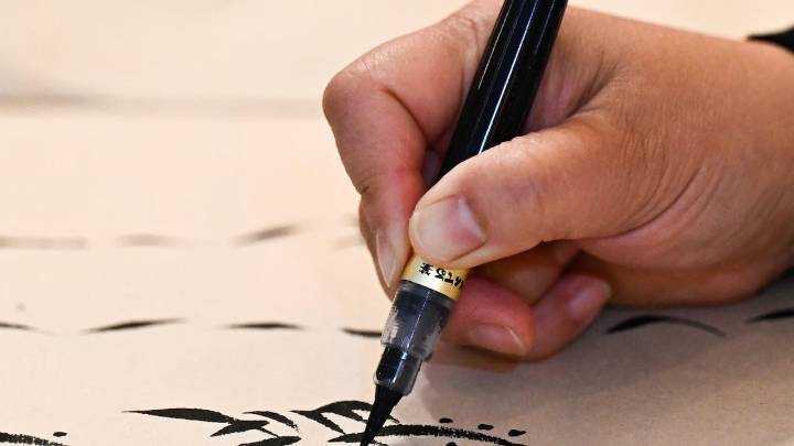 Jóvenes chinas rescatan del olvido una antigua escritura secreta usada entre mujeres