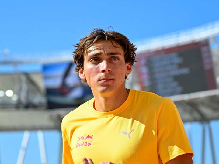 Armand Duplantis, cada día más cerca del cielo: quebró los 6,29 metros y rompió el récord mundial de salto con garrocha por 13ra vez