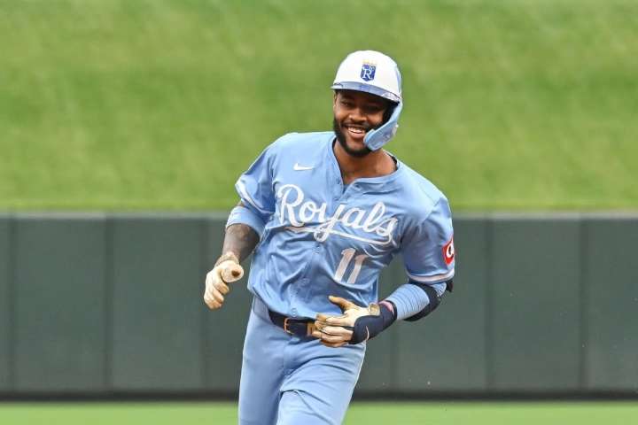 Maikel García vuelve a ligar y se coloca en el top 3 de varios lideratos en la Liga Americana