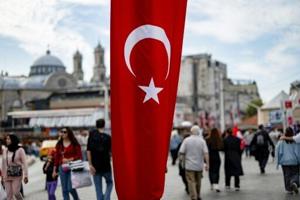 Tourist in hot water for pole dance on Turkish flagpole