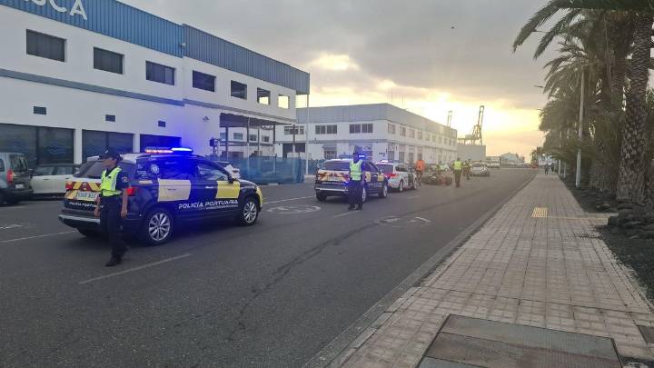 Un accidente entre un coche y una moto en El Sebadal deja solo daños materiales y lesiones leves