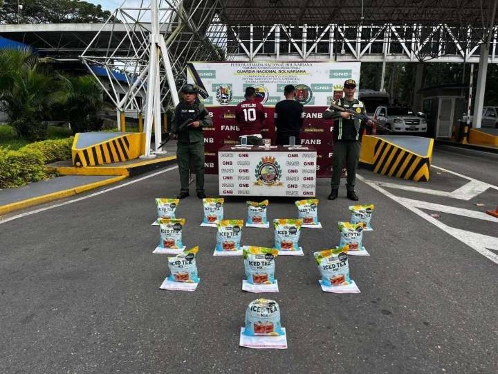 Atrapan a 2 sujetos que venían de Colombia con 39 kilos de Tusi