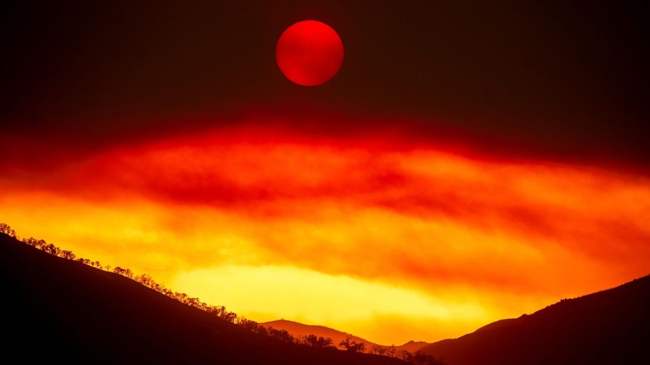 Massive central California wildfire threatens more than 800 structures and leaves 3 injured