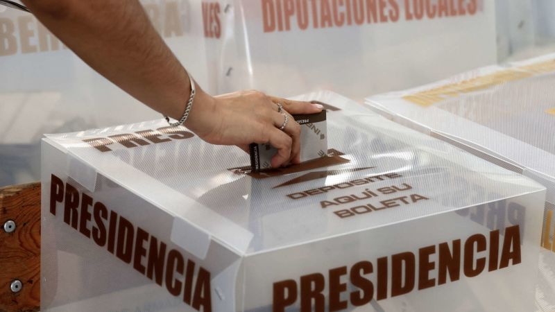 Por tercera ocasión, el oficialismo en México busca una reforma electoral