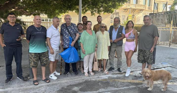 Las obras y la retirada de contenedores crean el caos en la plaza del Mediterráneo