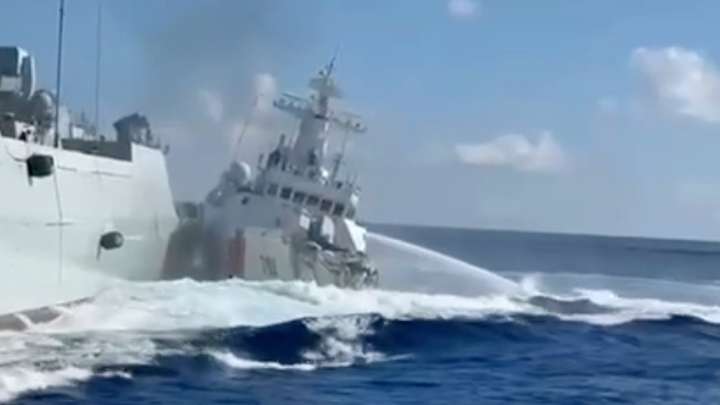 Tensión en el mar de China: dos buques chinos chocan mientras perseguían a un patrullero filipino