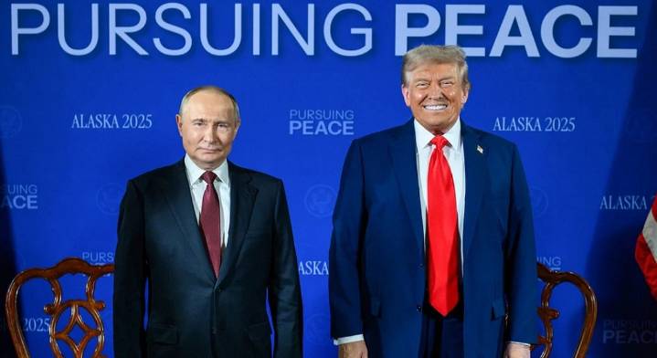 El encuentro duró casi tres horas: Terminan las negociaciones entre Putin y Trump en formato reducido