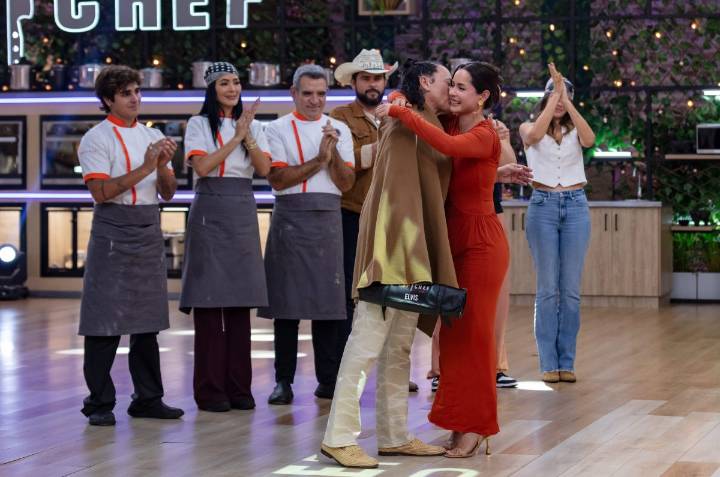Carmen Villalobos quiebra en llanto al aire tras despedir a Elvis Crespo de ‘Top Chef VIP 4’