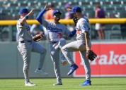 Freeman y Kershaw lideran victoria de Dodgers sobre Rockies