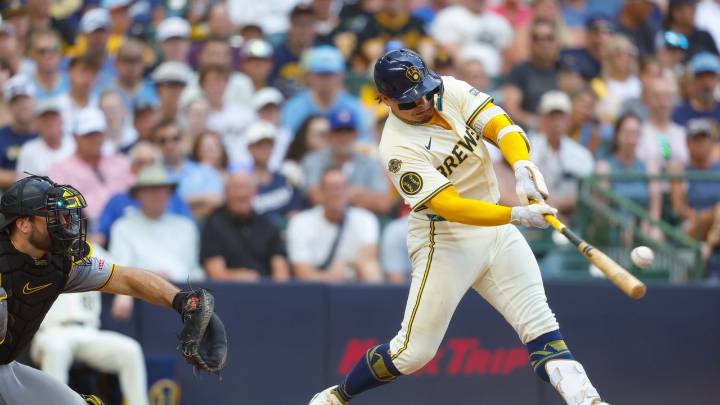Brewers beat the Pirates 12-5 to extend their winning streak to 12 games