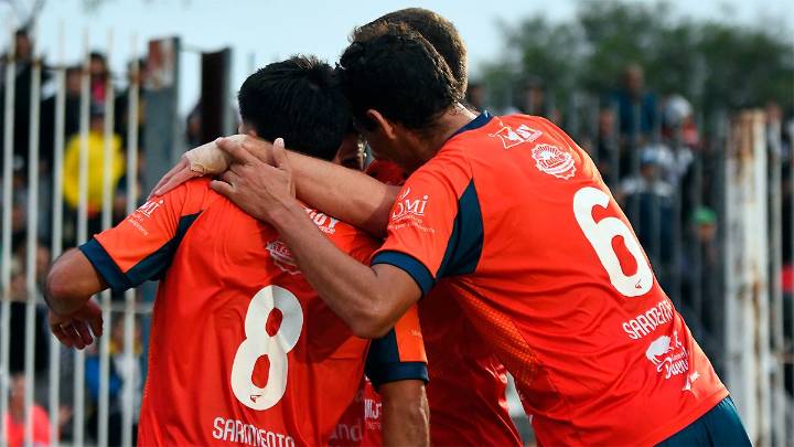 Sarmiento enfrenta a San Martín de Formosa con la obligación de ganar para seguir en la pelea