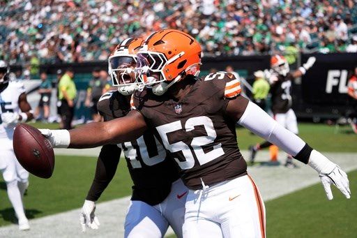 K.J. Henry's pick-6 leads Browns to win over Eagles in preseason game with Shedeur Sanders sidelined
