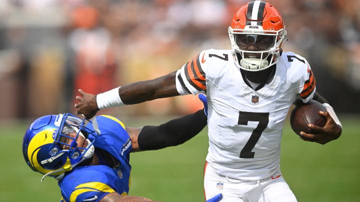 Shedeur Sanders struggles, Tyler Huntley leads Browns to last
