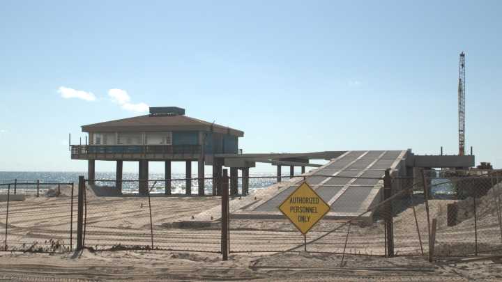 Nueces County commissioners seek Bob Hall Pier restaurant contractor