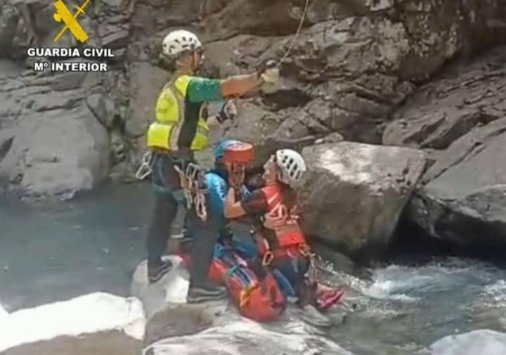 Rescatada en helicóptero una senderista guipuzcoana herida en el Pirineo oscense