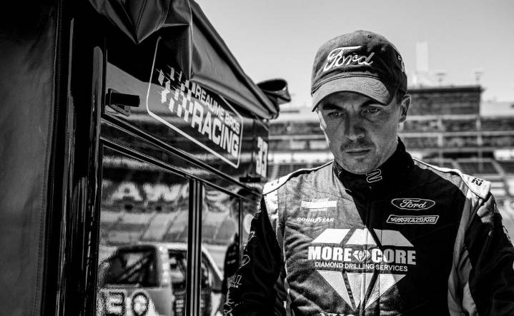 Frankie Muniz sufre aparatoso accidente; se alejará del automovilismo temporalmente