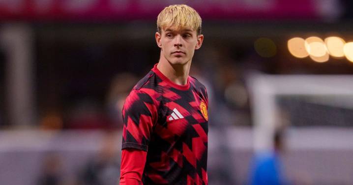 Manchester United first-team midfielder makes decision on future