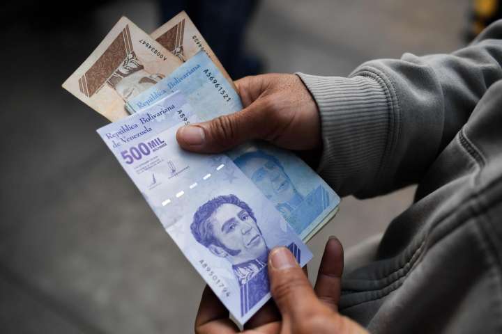 Salario mínimo en Venezuela llega a un dólar por mes