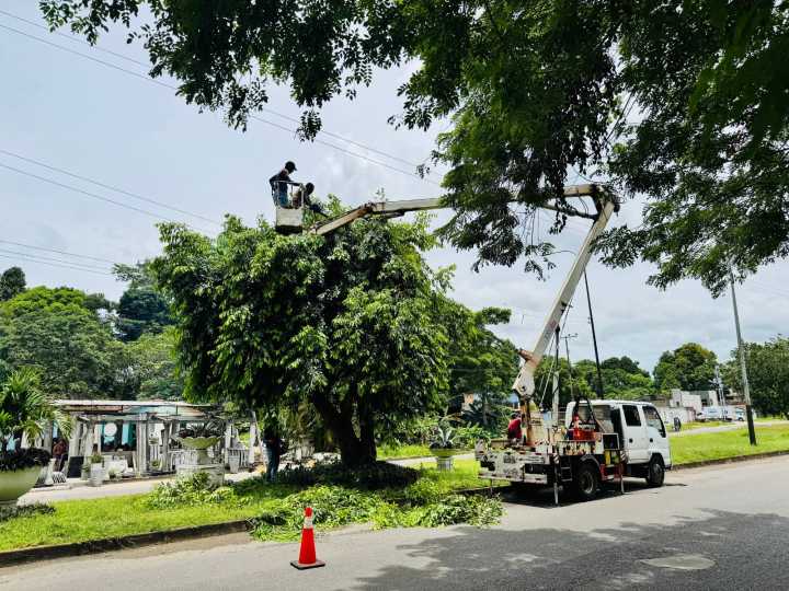 Realizan operativo de despeje de línea en la Avenida Cruz Peraza