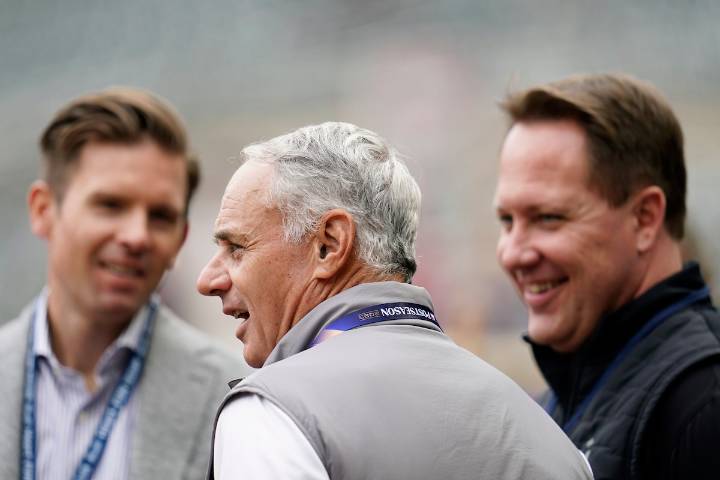 Twins owners halt team sale and opt to keep the club in the family