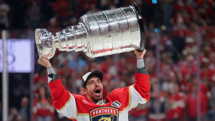 NHL rumors: Panthers won’t trade Evan Rodrigues despite salary cap concerns