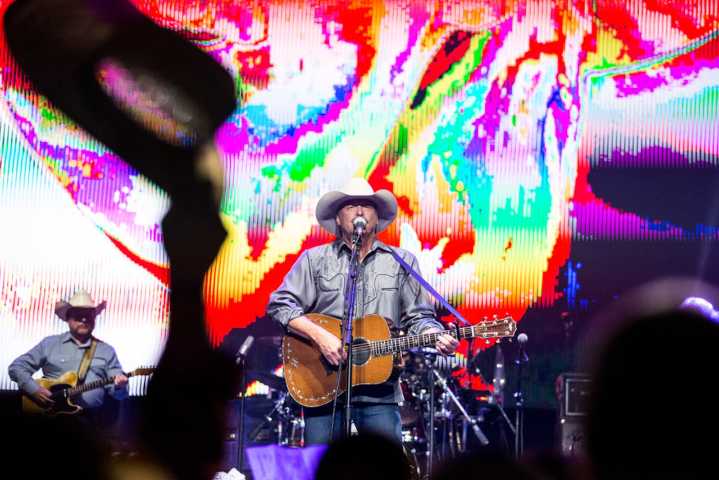 One of country music’s wealthiest stars retiring as he battles health condition