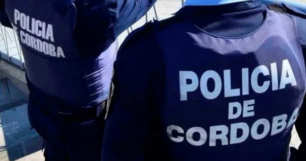 Milagro en Córdoba: intentaba rescatar a su gato, cayó al vacío desde un tercer piso y se salvó