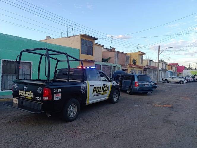 Le abren su camioneta afuera de su casa y le roban todas sus pertenencias