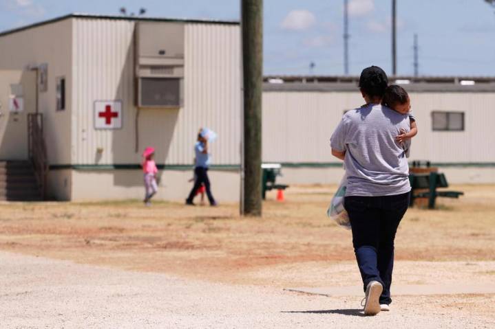 Judge considers fate of agreement protecting immigrant children in US custody