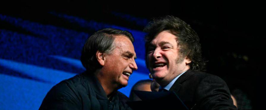 Policía brasilera acusó a Jair Bolsonaro de querer escapar a Argentina y pidió que lo condenen