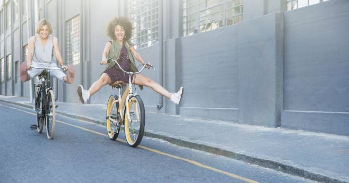 People spot 'creepy' detail in innocent-looking photo of bike parked next to car