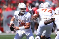 Arrancan Longhorns temporada con derrota ante Ohio State