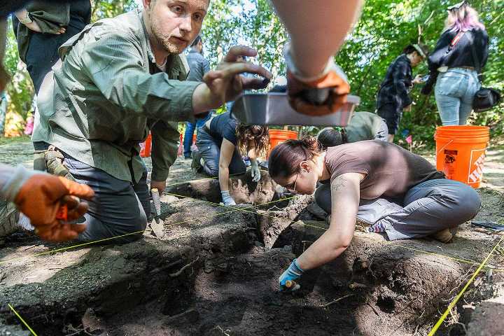 Archaeology students excavate local history in Mukilteo’s Japanese Gulch