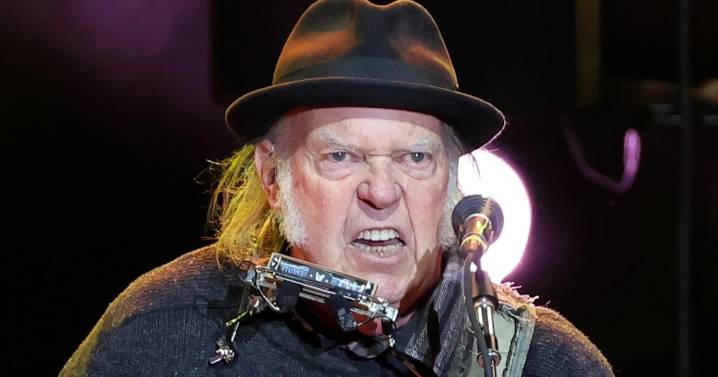 Neil Young Quits Facebook Over ‘Sensual’ Chats with Kids