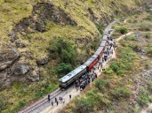 Una ruta ferroviaria histórica, difícil y de paisajes espectaculares: vuelve a funcionar el tren en la Nariz del Diablo