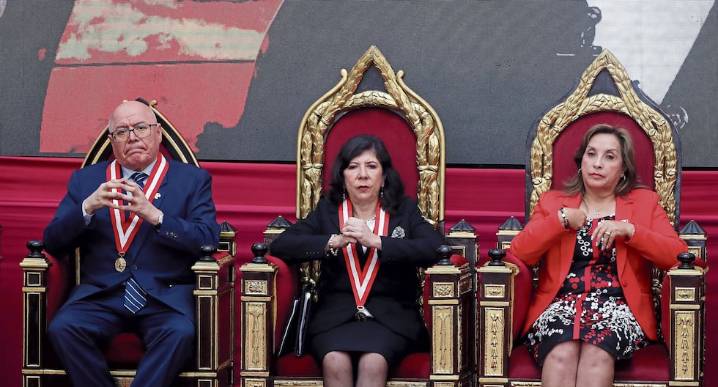 Dina Boluarte y Janet Tello se dan duro en público por derechos humanos