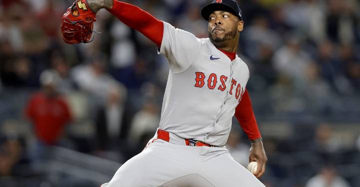 Red Sox News & Links: Sox extend Aroldis Chapman