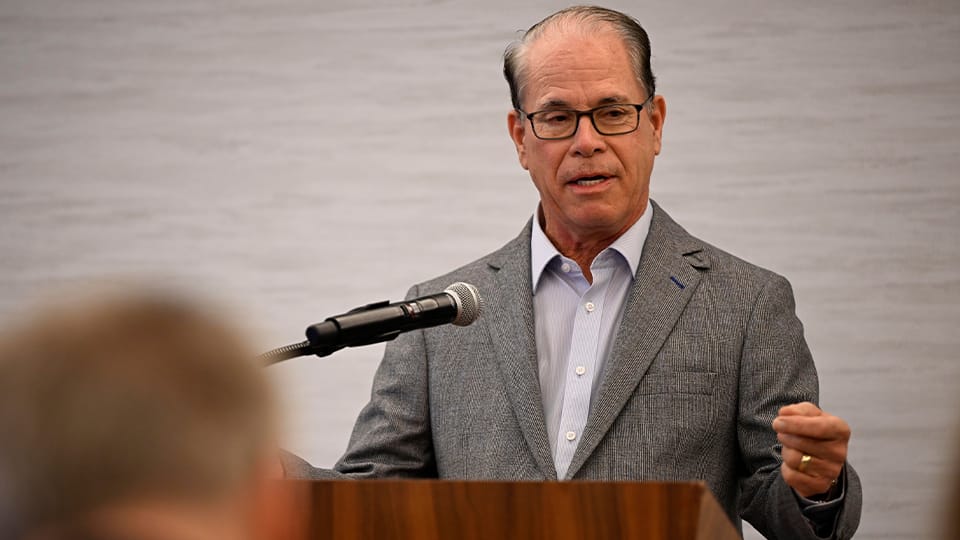Braun flew to, from Jasper home 11 times over six months