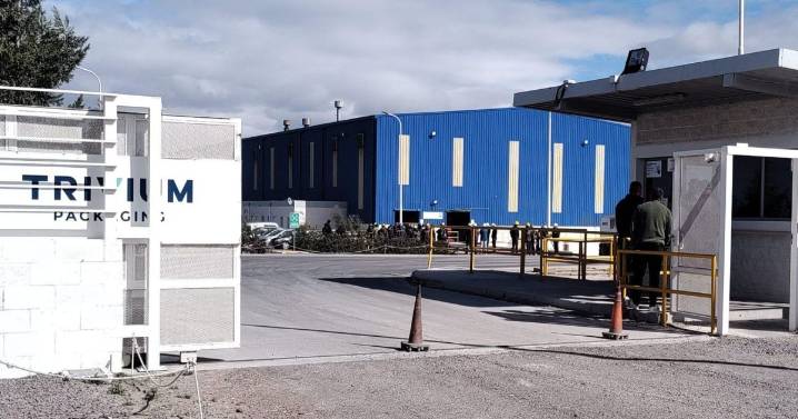 Explosión en una fábrica de Chubut: hay dos heridos graves, uno de ellos fue trasladado a Buenos Aires