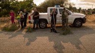 Inmigrantes africanos contra el fuego en A Gudiña (Ourense) para ayudar a salvar el pueblo