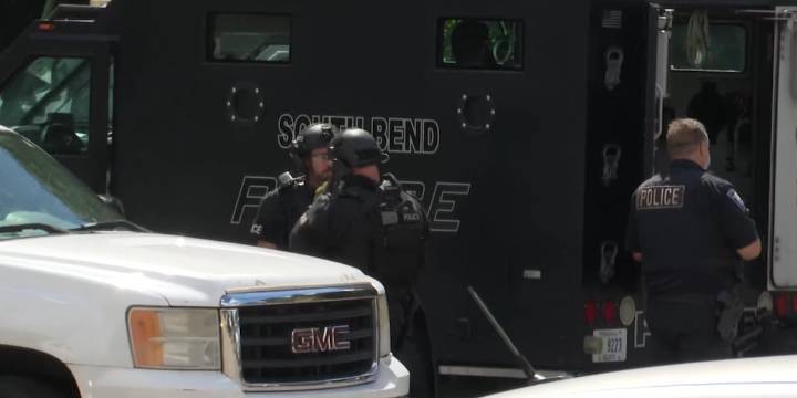 SWAT standoff draws heavy police presence to Laurel Woods Apartments in South Bend