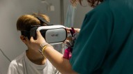 Unas gafas de realidad virtual ayudan a reducir la ansiedad y el dolor durante pruebas pediátricas