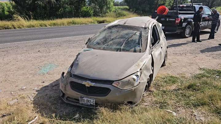 Conductor la libró luego de volcar en la carretera Estatal 122