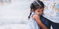 Ni sobreproteger ni evitar el problema: Cómo combatir la ansiedad en niños y jóvenes, según la psicología