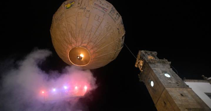 El globo de papel más grande del mundo, de 25 metros de alto y 50 de díametro, una tradición de 150 años