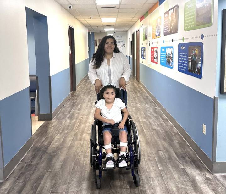 Rostros locales: El viaje de María y Annalise hacia una vida llena de milagros