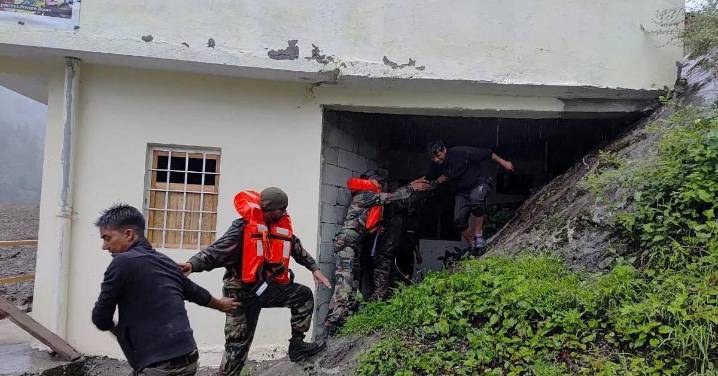 Al menos cuatro muertos y decenas de desaparecidos por un desprendimiento en el Himalaya indio