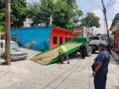Tamazunchale refuerza acciones para mejorar la imagen urbana con retiro de vehículos abandonados